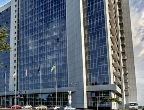 Ощадбанк продав на торгах право на фінлізинг готелю Ramada Encore та БЦ «Європа» у Києві (деталі)