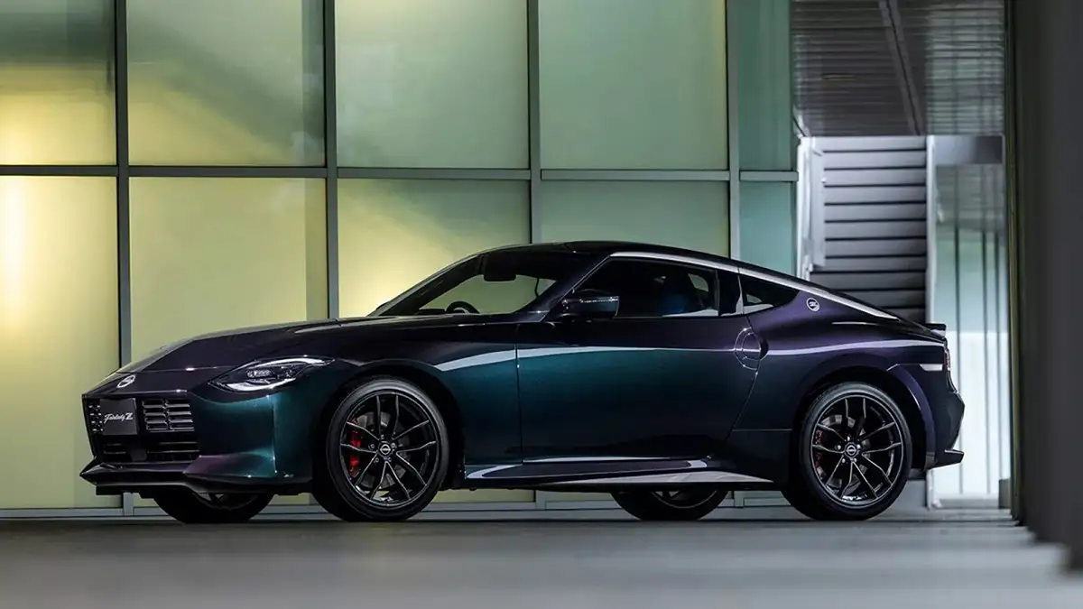 Nissan презентовал обновленное купе Z400 в эксклюзивном цвете