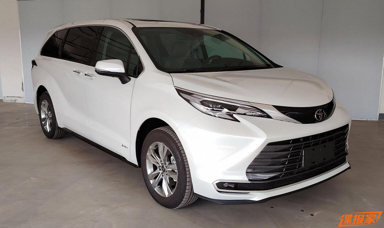 トヨタは全輪駆動の新型ハイブリッドミニバンを披露（写真） – Finance.ua