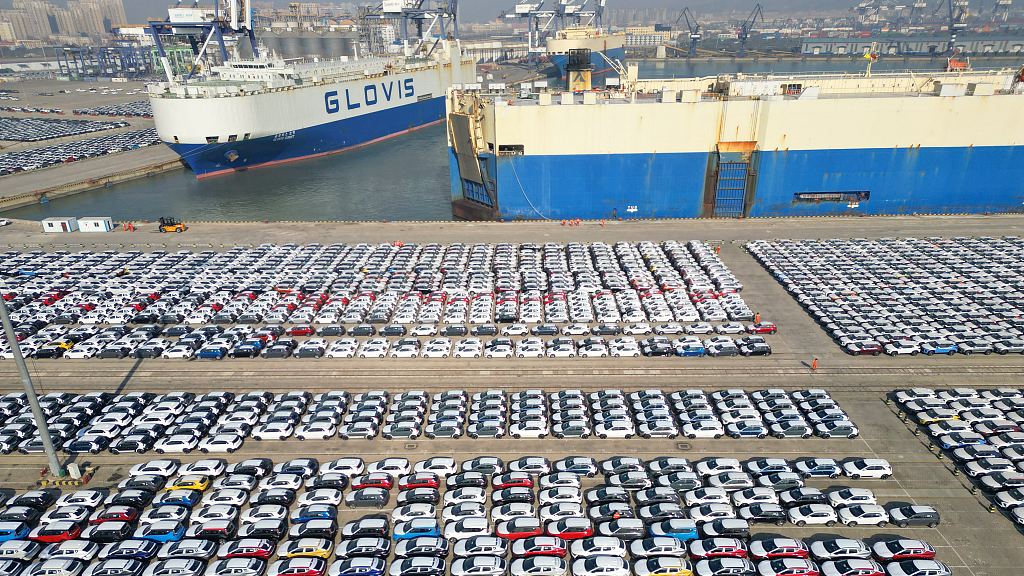 他のどの国よりも 1,010 億ドル多く自動車を輸出した国に名前を挙げる